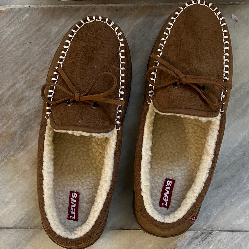 Levi's Men's Brown Suede Sherpa-Lined Moccasin Slippers